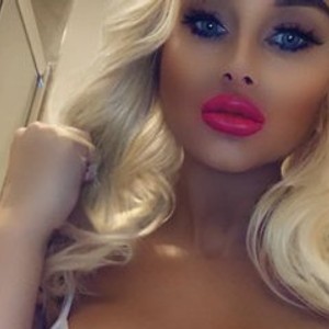 Visit BlondieBarbieBabe Room