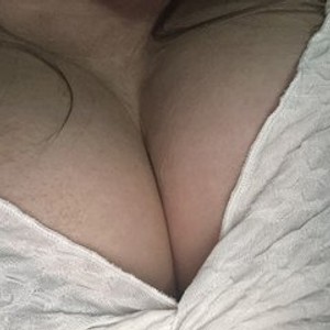 streamate HoneyCurvesx webcam profile pic via webcam-sexe.net