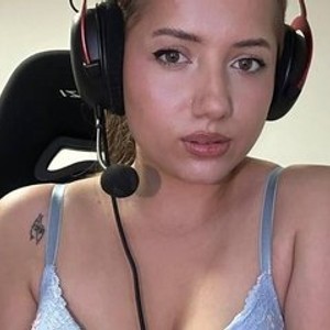 Camgirl is actually offline