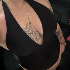 Visit lucycoxx Room