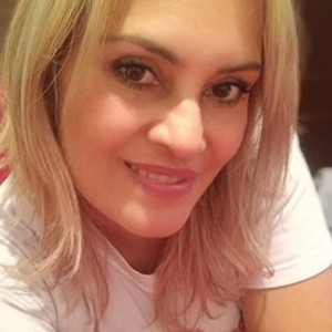 streamate CarolinneFiotti webcam profile pic via glamcambabes.com