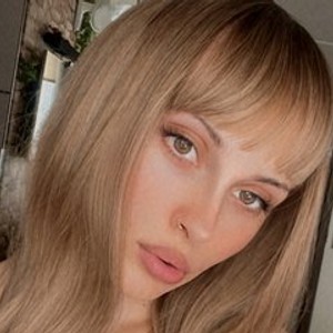 streamate MissCherryXOXO webcam profile pic via glamcambabes.com