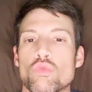 Cam boy DlovesToBeWatched