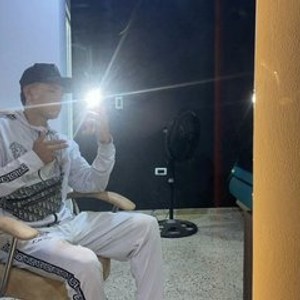 adut chat Hadsomesexylatino