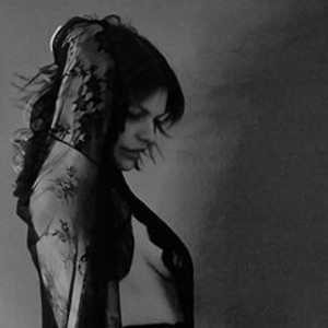 streamate LillianReign webcam profile pic via bestlivesexchat.com
