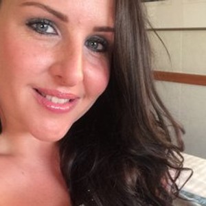 streamate SneakeywifeUK webcam profile pic via sexlivecamsites.com