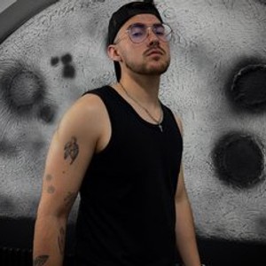 live chatting BrunoWalkerr