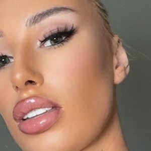 free nude cam Tinyblondee