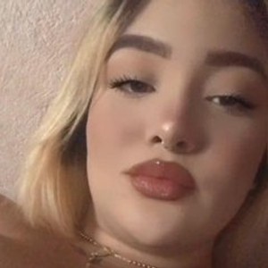 streamate HilaryGlow webcam profile pic via sexlivecamsites.com