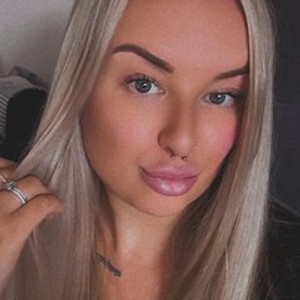 tattooedcurvyblonde