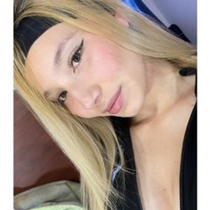 streamate JulietaSantini webcam profile pic via amateursex-livecam.com