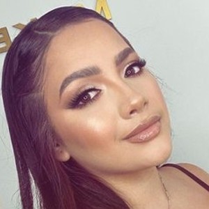 streamate EmilyVegaa webcam profile pic via pornsexycams.com