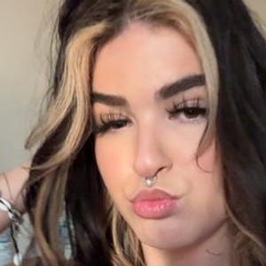 newporncams.com ElsieRae livesex profile in queen cams
