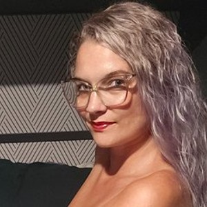 bestlivesexchat.com NinaNicoleRoyale livesex profile in dildo-suck cams