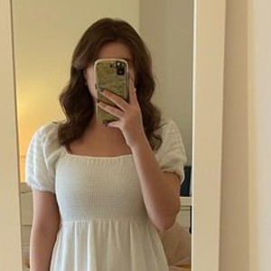 streamate EnglishEllaGFE webcam profile pic via sexlivecamsites.com