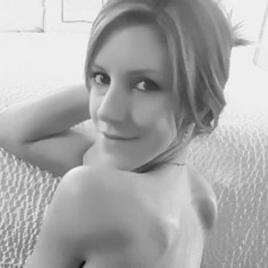 streamate SubmissivesSecret webcam profile pic via girlsupnorth.com