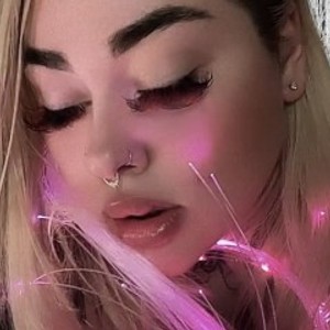 Camgirl is actually offline