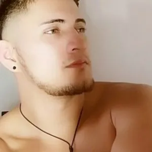 ALEEJANDRO_ROMERO from jerkmate