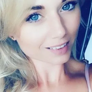 BeautifulBlondeUK from jerkmate