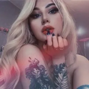 NaughtyNikkki from stripchat