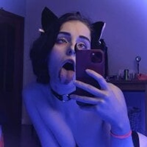 free6cams.com Alice_Succuby livesex profile in slave cams