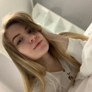 Camgirl is actually offline