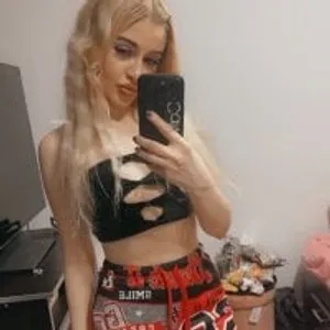nicollewetpussy from stripchat