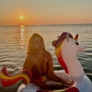 NadiraNoor webcam profile - Romanian