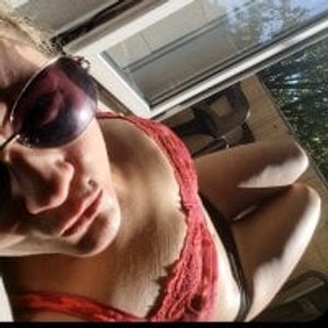 SarahJaneXXX38 webcam profile - German