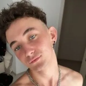 nicolas_curly from stripchat
