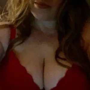 curvy_playful_mia from stripchat