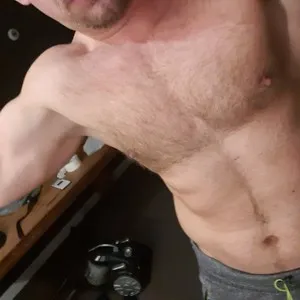 PolskiMuscleman from stripchat