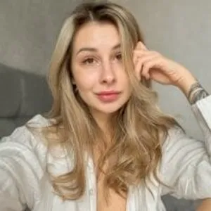 CallMeKira from stripchat