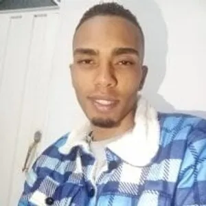 mikeymaia303av from stripchat