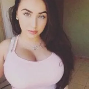 Lara-Bella from stripchat