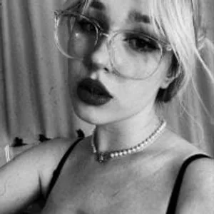 Holly-Rave from stripchat