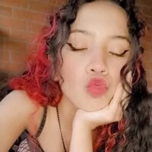 Chiqui_19 from stripchat