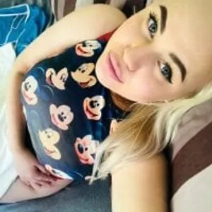 AlexaVibesXXX from stripchat