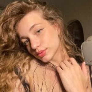 livesexr.com Sarah_Supershy livesex profile in strangers cams