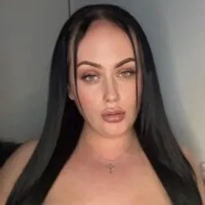 CurvyQueen2023 from stripchat