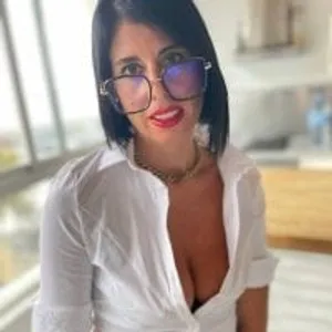 LauraPleasure1 from stripchat