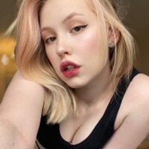 onaircams.com HoneyAudrey livesex profile in public cams