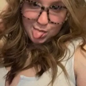 Nikki2424 from stripchat