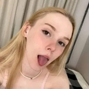 candyskyorsex from stripchat