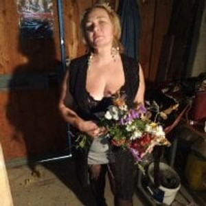 sexcityguide.com HelenaGlossX livesex profile in mature cams