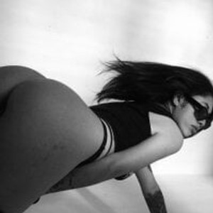 livesex.fan LittleArgentinian livesex profile in heels cams