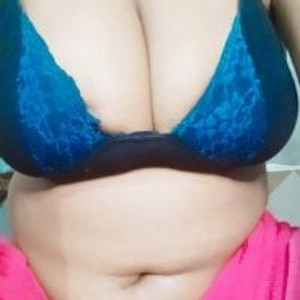 Cam girl Banee_bunnyLIVE