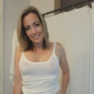 maturelivesexcams.com Cherry-red-xo livesex profile in lovense cams