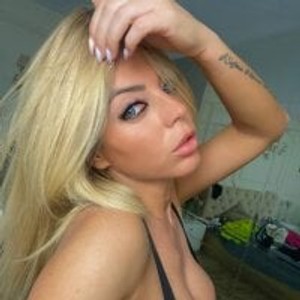 onaircams.com SarahLynz livesex profile in public cams