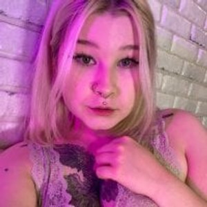 livesex.fan chillycharm livesex profile in tattoo cams